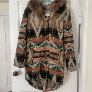BB Dakota Geometric Cape with Fur Trim